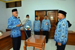 Wabup bima ambil sumpah jabatan kadis Lingkungan Hidup