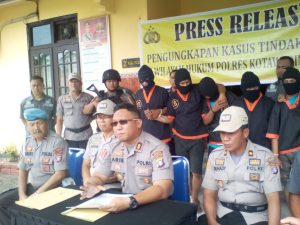 konferensi pers polres kotawaringin